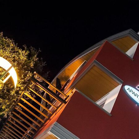 Aparthotel Esperya Lignano Sabbiadoro Exterior foto