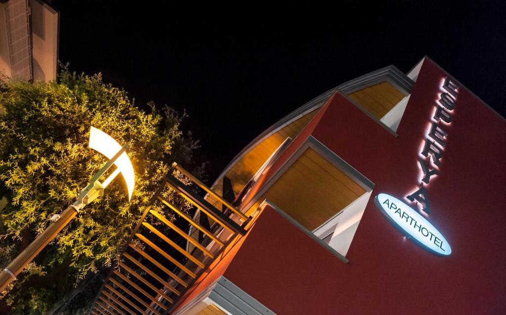 Aparthotel Esperya Lignano Sabbiadoro Exterior foto